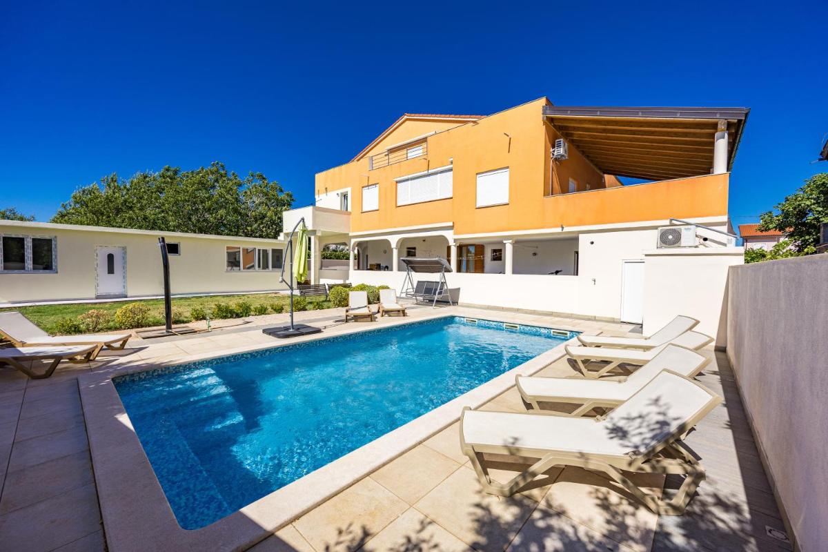 Comfort apartments with pool in Medulin - Hizvo