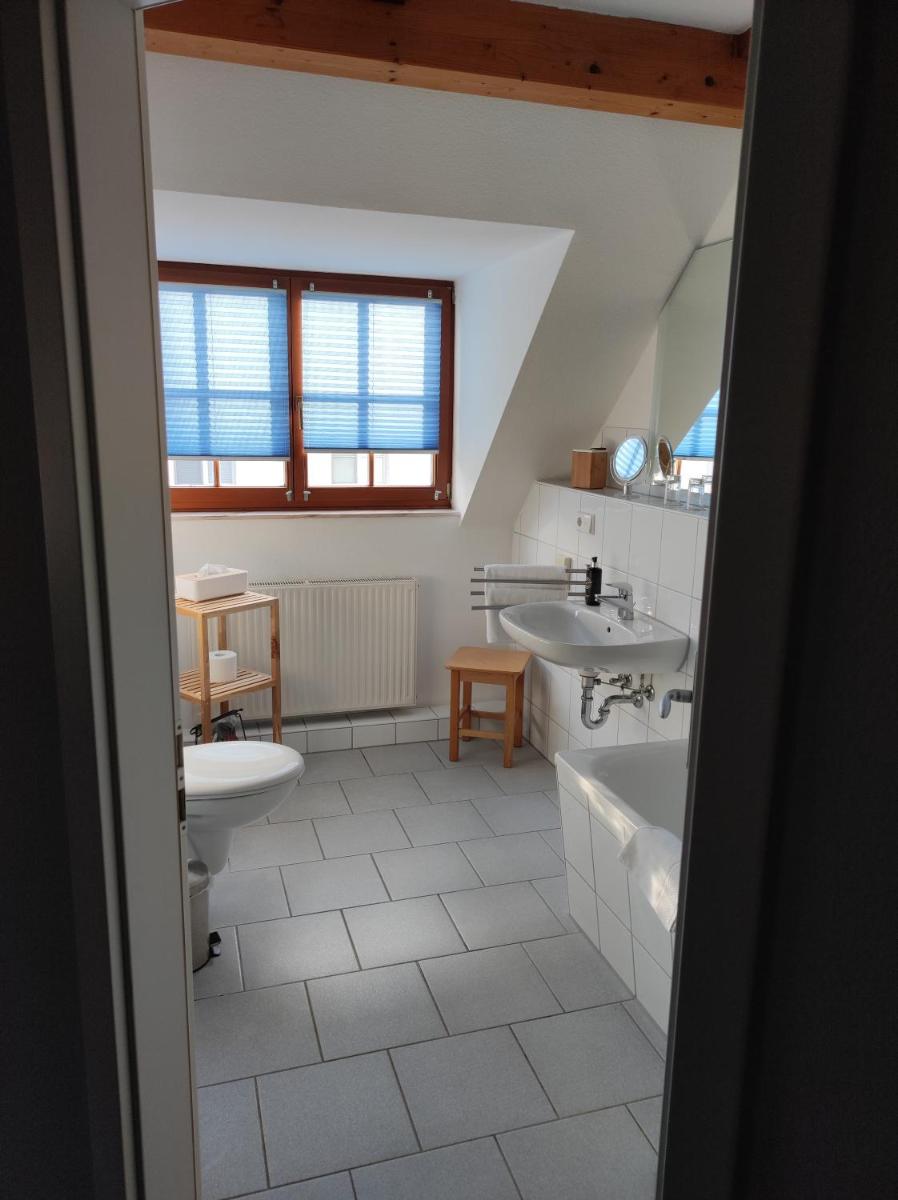 Hotel Blaue Blume - Housity