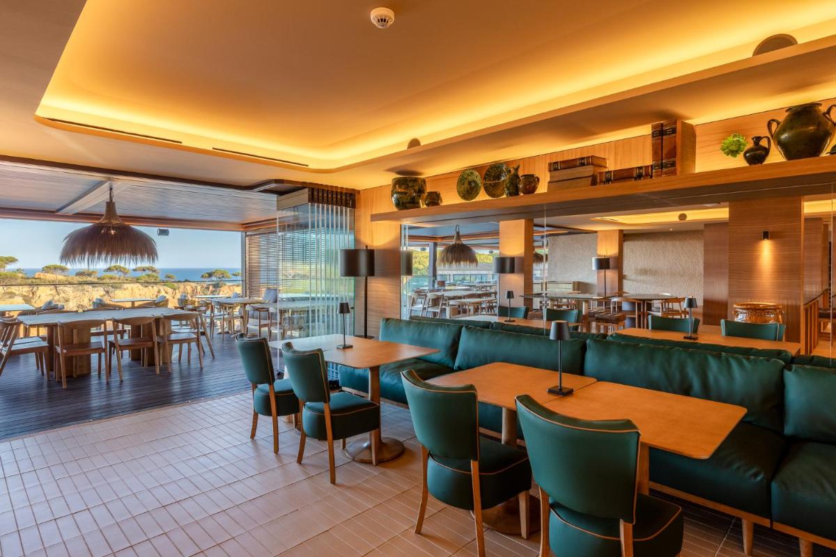 Um restaurante ou outro lugar para comer em 3HB Falesia Beach
