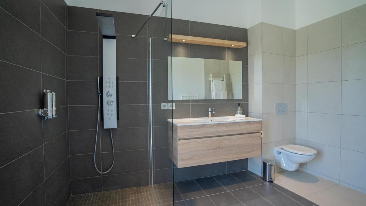 Salle de bains dans l'établissement Les Villas du Parc de la Chabotterie