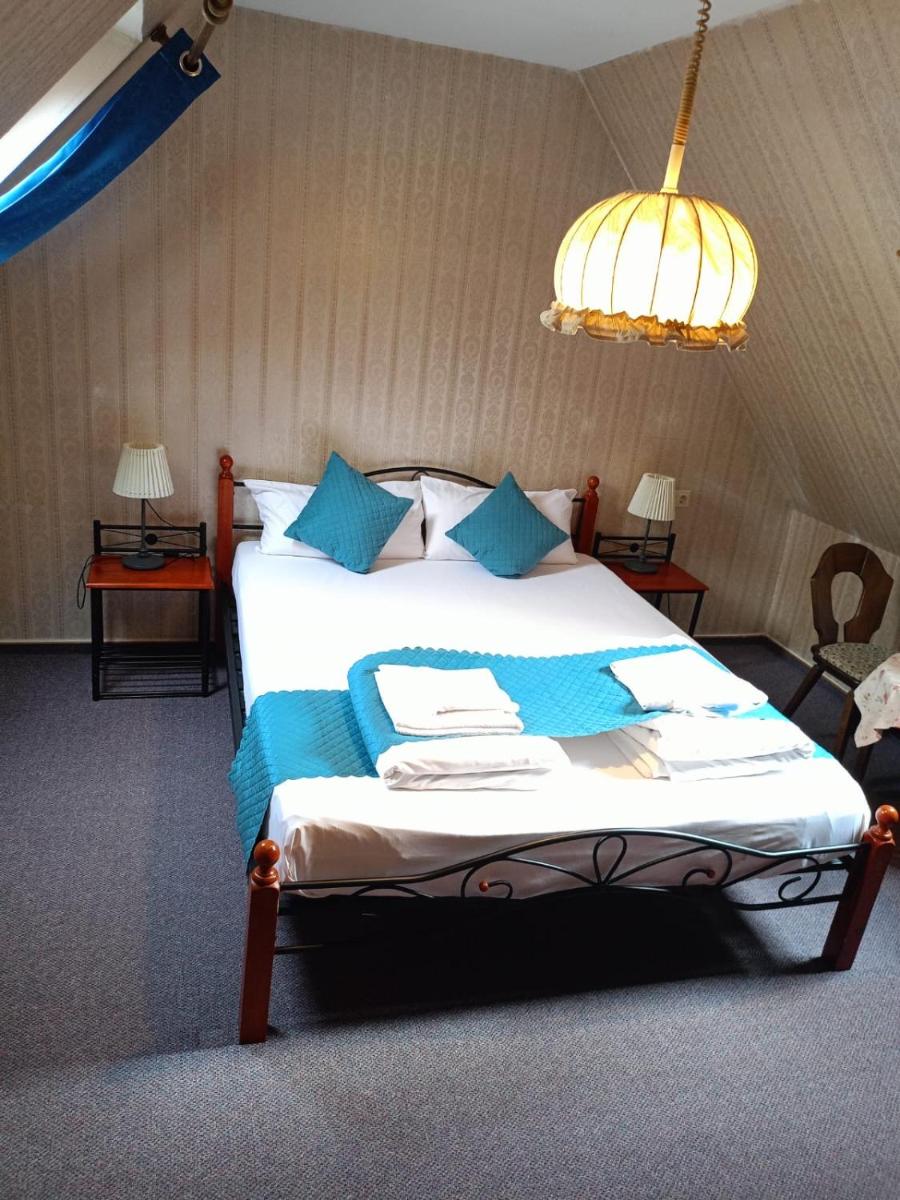 Hotel Schwarzer Adler - Housity