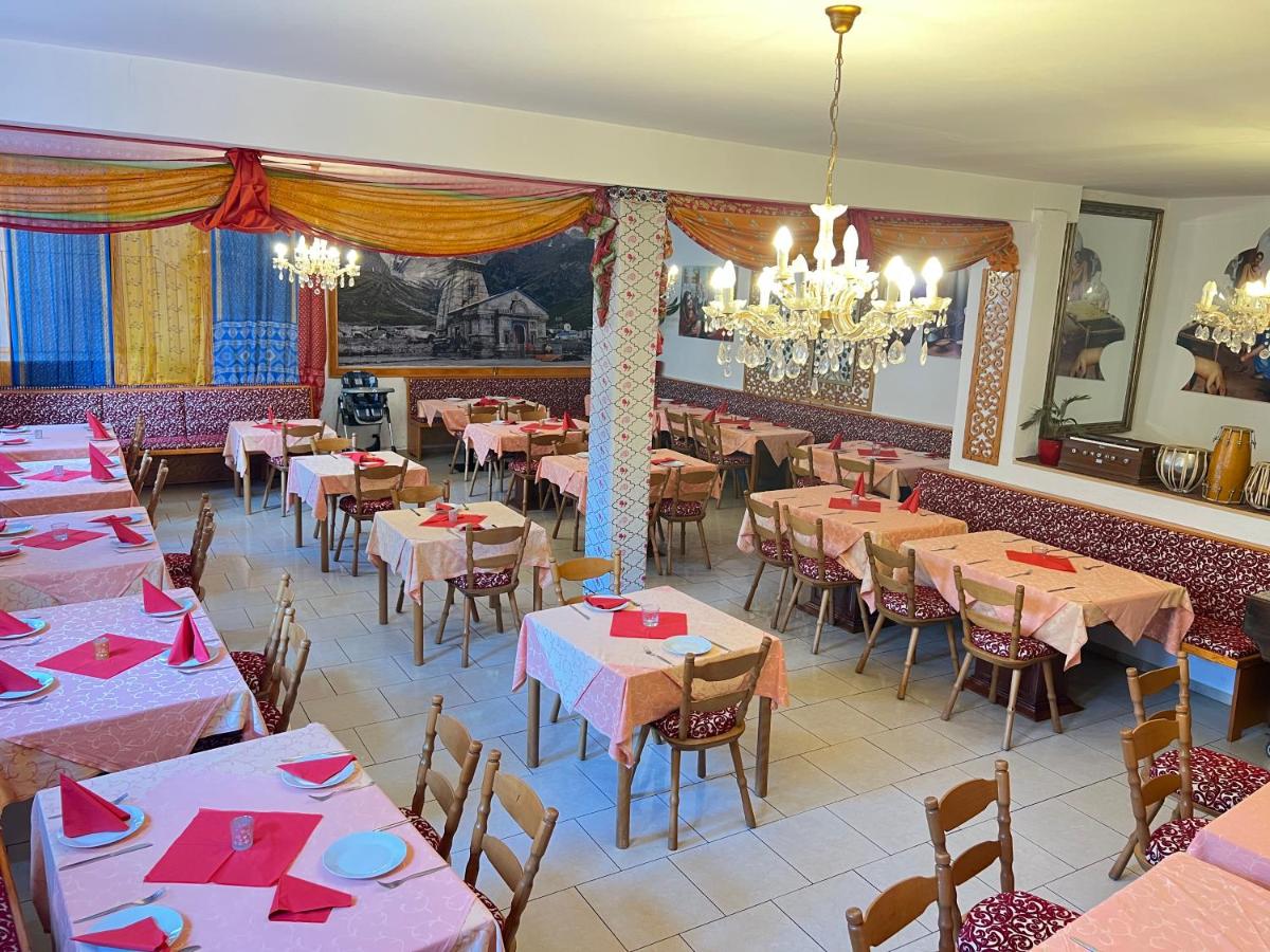 Hotel Schwarzer Adler - Housity