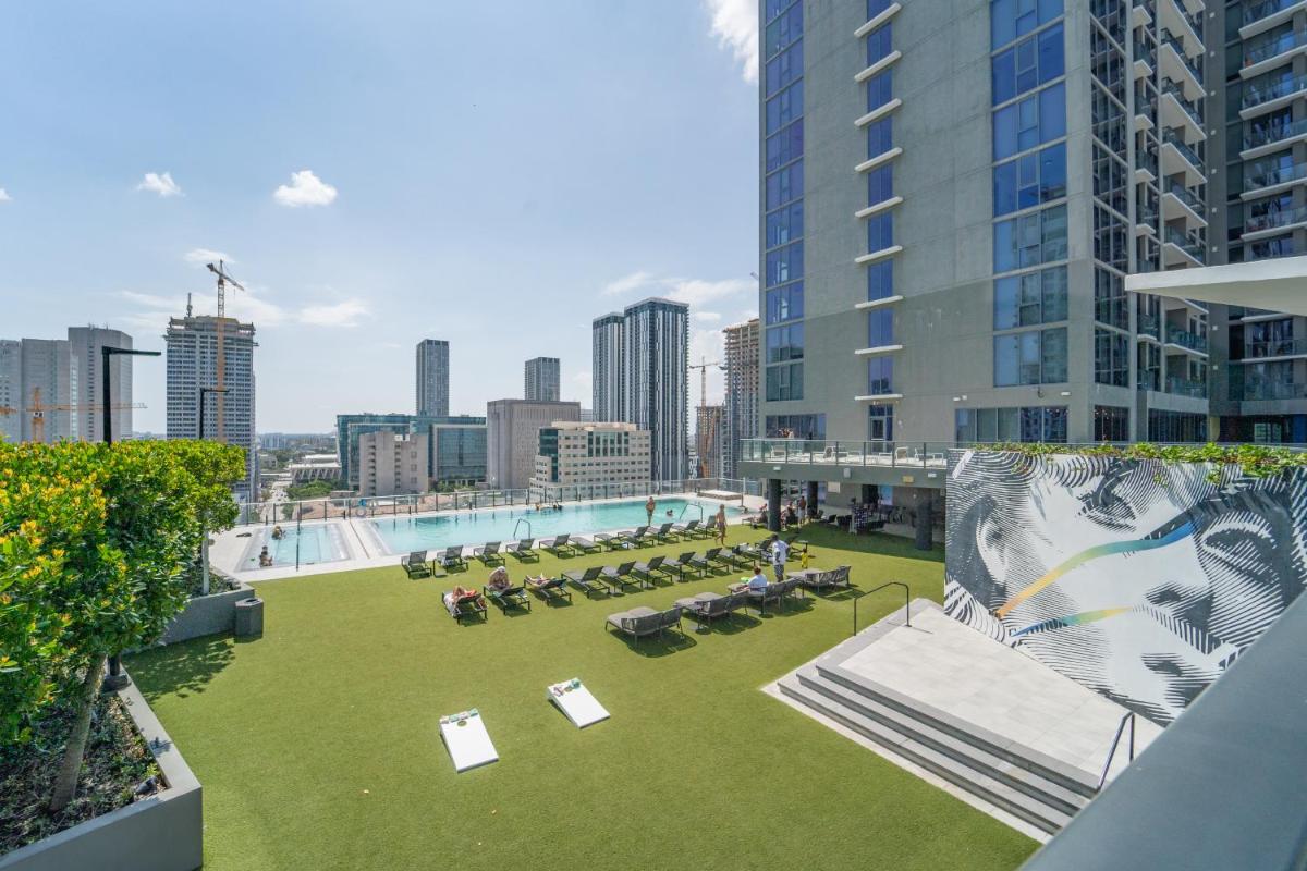 TR Miami 2 Bedroom Condo and Studio with Balcony - Hizvo