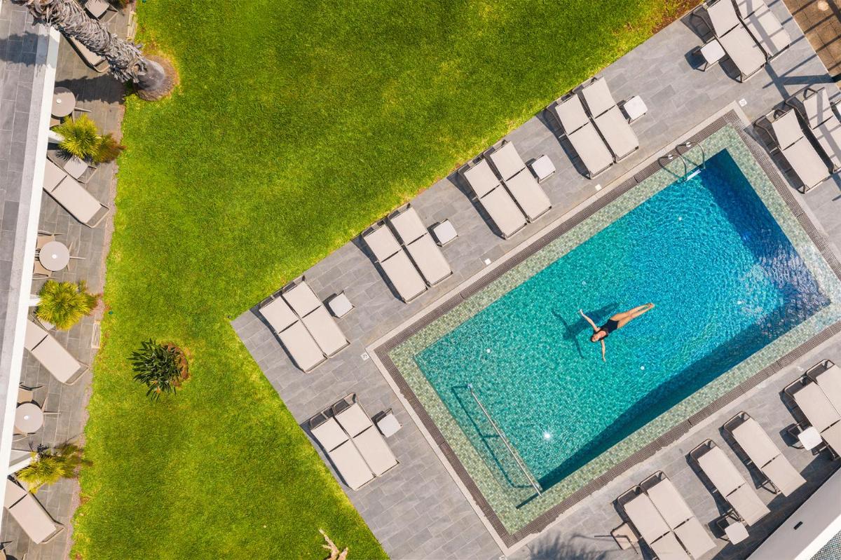 A piscina em ou perto de Pestana Quinta Perestrello