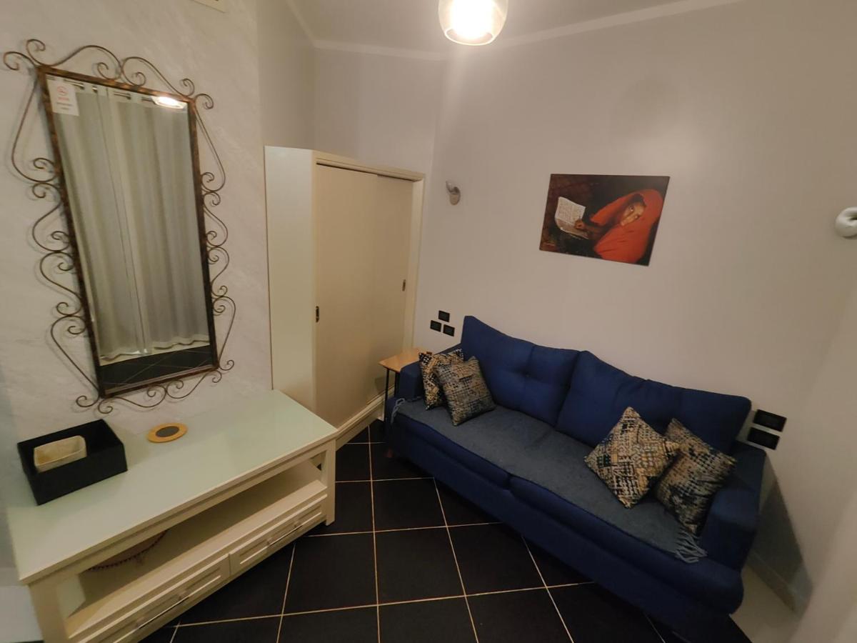 Tony's Privy Beds by Red Sea - Hizvo