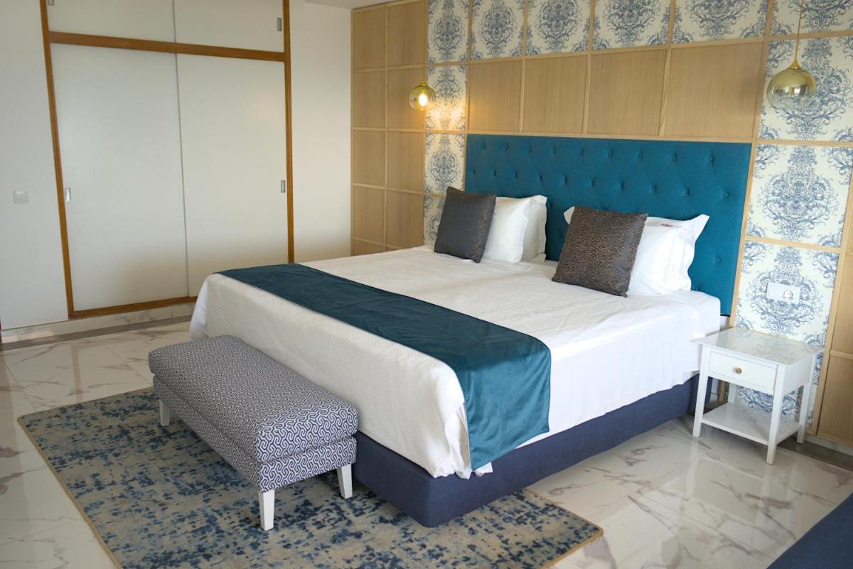 Uma cama ou camas num quarto em Grand Muthu Oura View Beach Club