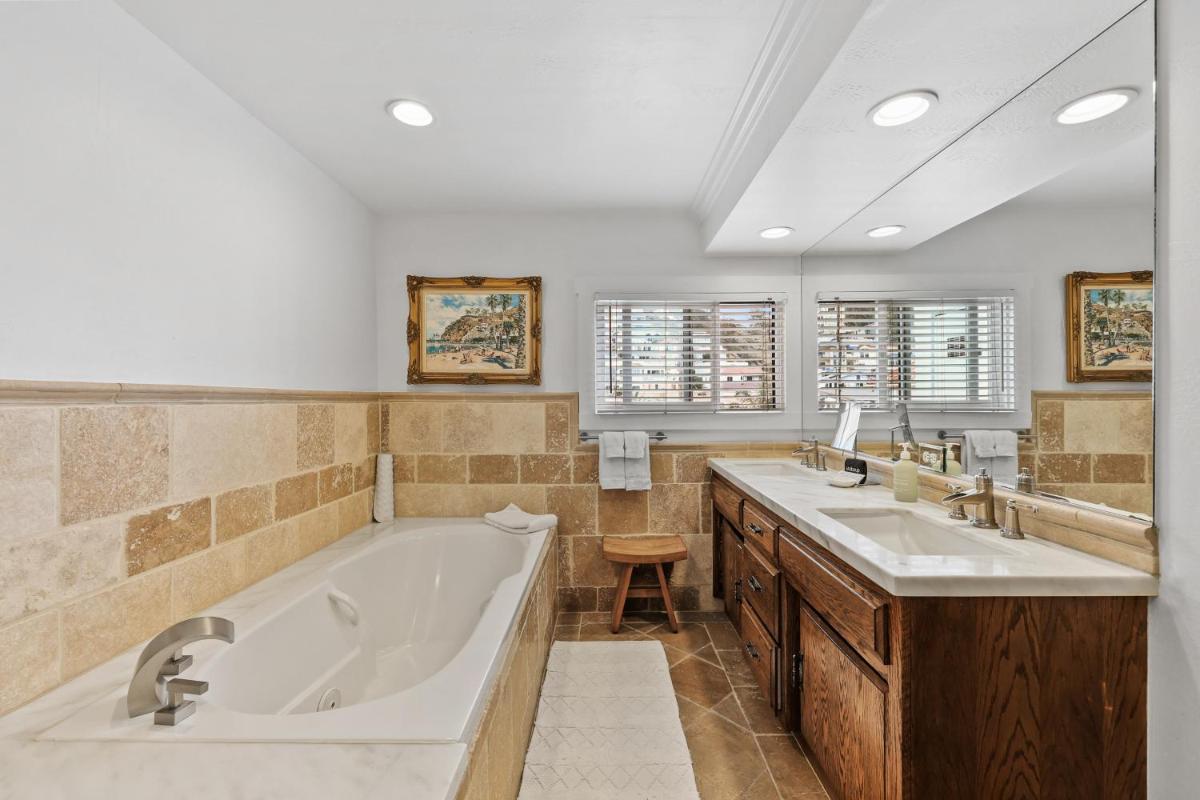 Catalina Courtyard Suites - Housity