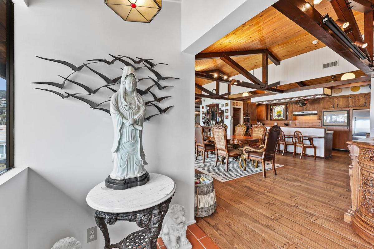 Catalina Courtyard Suites - Housity