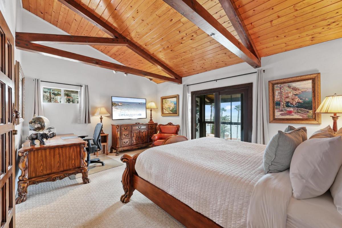 Catalina Courtyard Suites - Housity