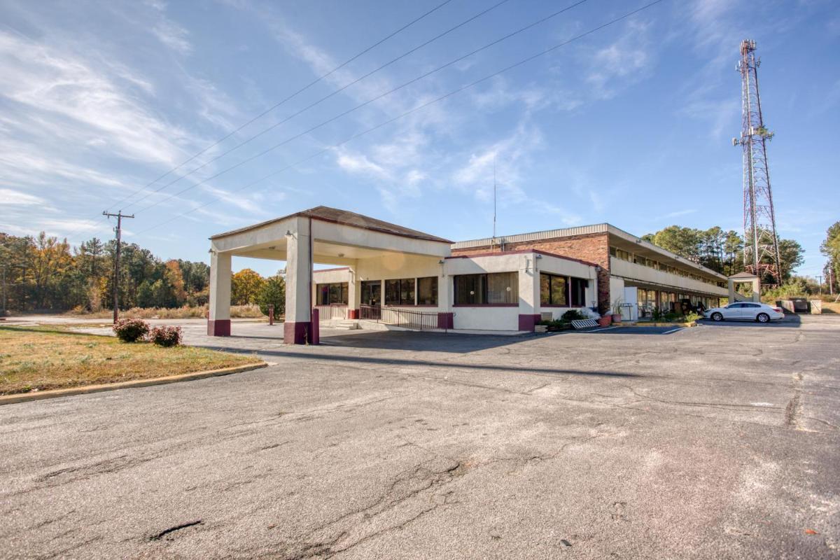 Travelers Inn By OYO, Templeton VA - Housity
