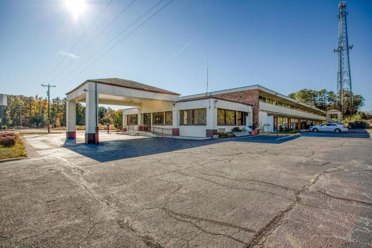 Travelers Inn By OYO, Templeton VA - Housity