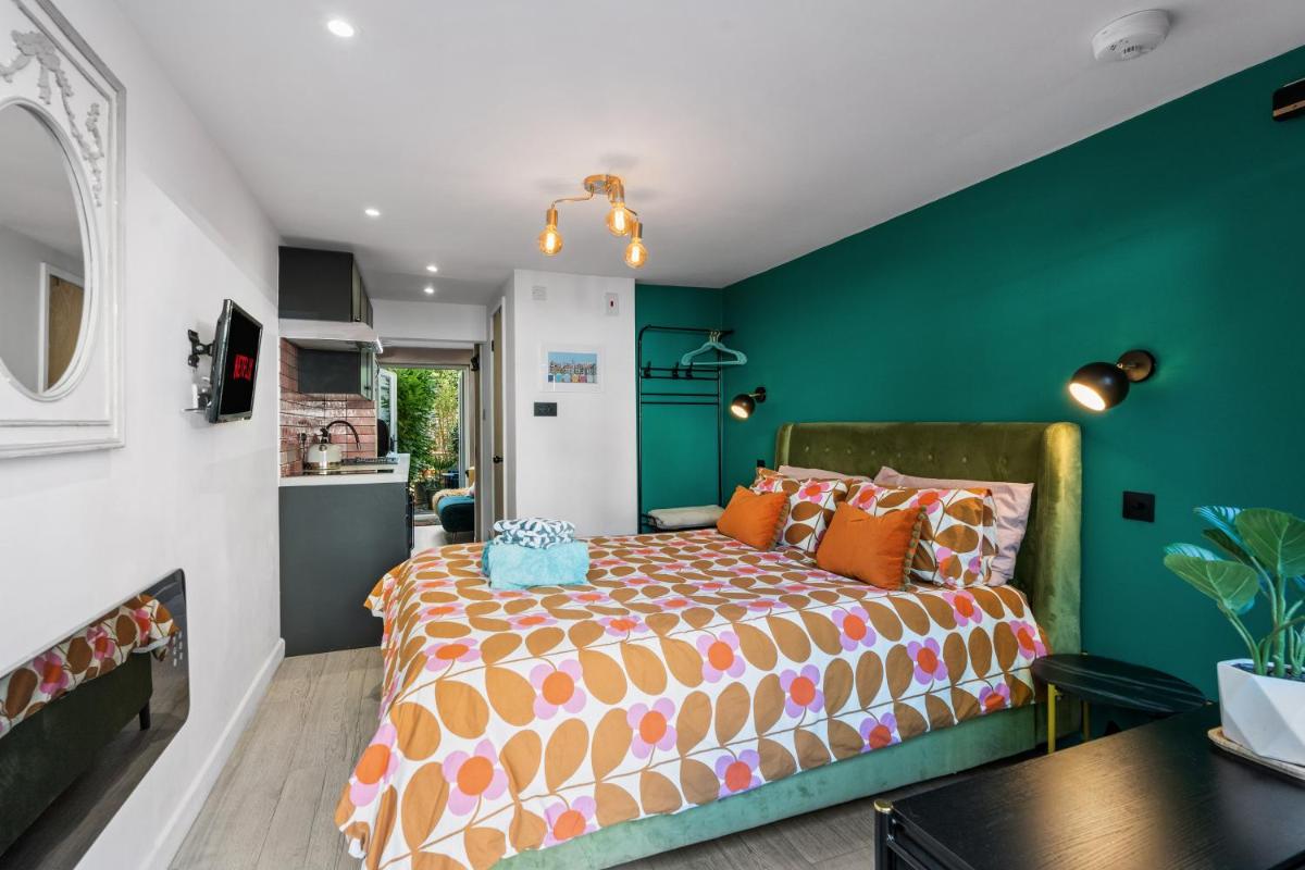 Tiny House with Parking &amp; Patio by Cool Bloo - Housity