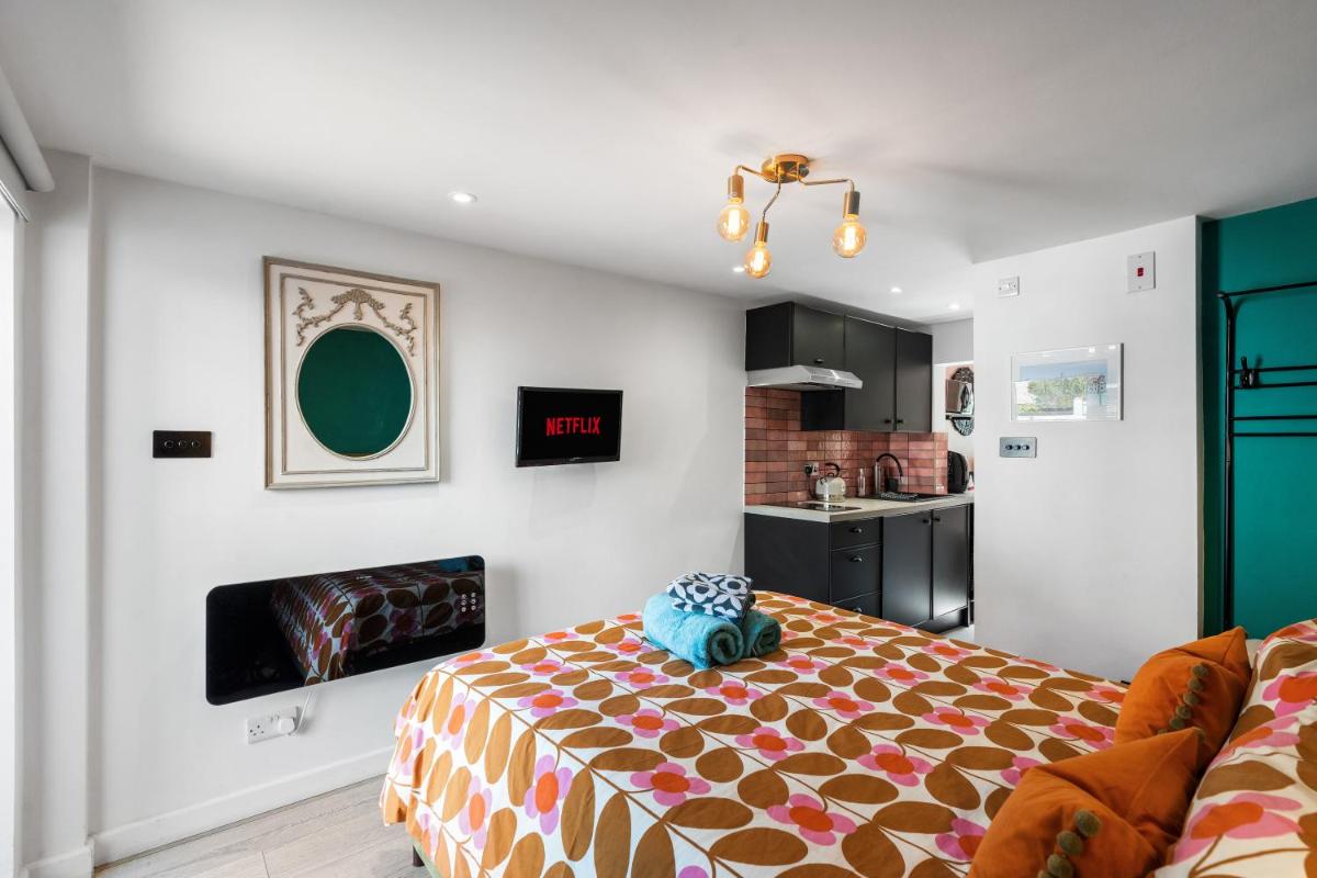 Tiny House with Parking &amp; Patio by Cool Bloo - Housity