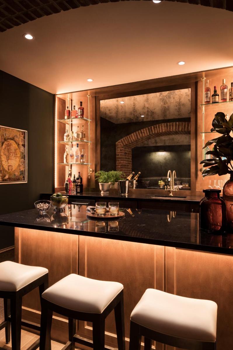 86 State Circle - Luxury Boutique Hotel - Housity