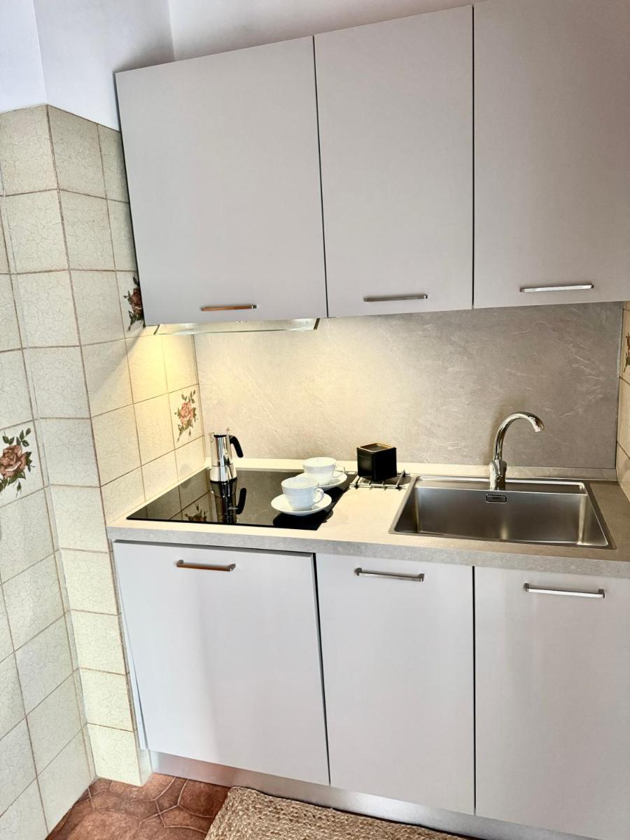 Casa degli Albicocchi - near Venice - whole house with garden and free Prkg - Housity