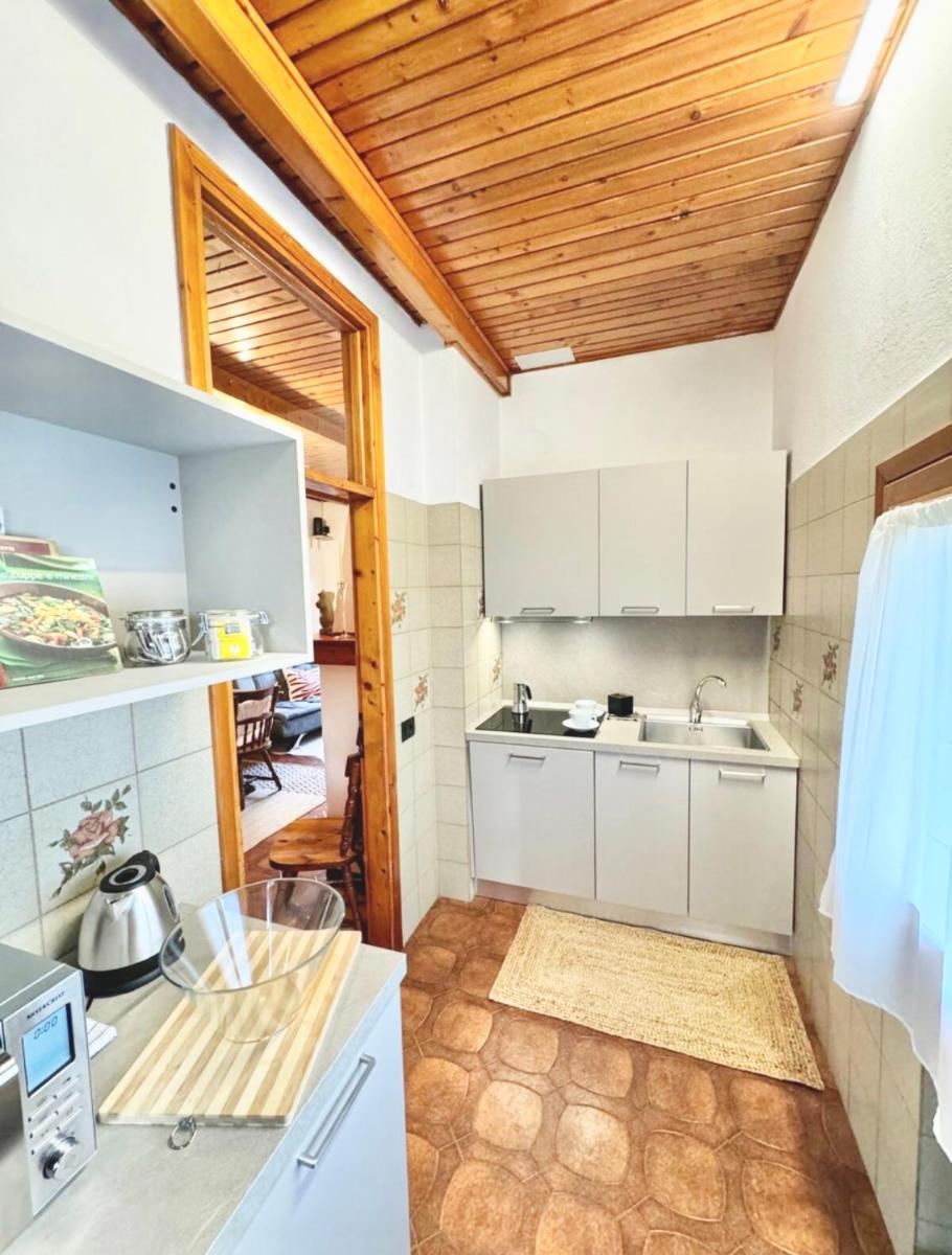 Casa degli Albicocchi - near Venice - whole house with garden and free Prkg - Housity