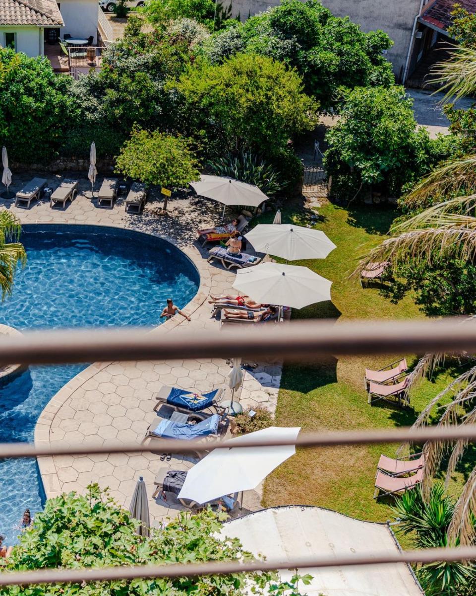 Piscine de l'établissement La Solenzara hôtel - 3 Etoiles Supérieur - Appartement & SPA ou située à proximité