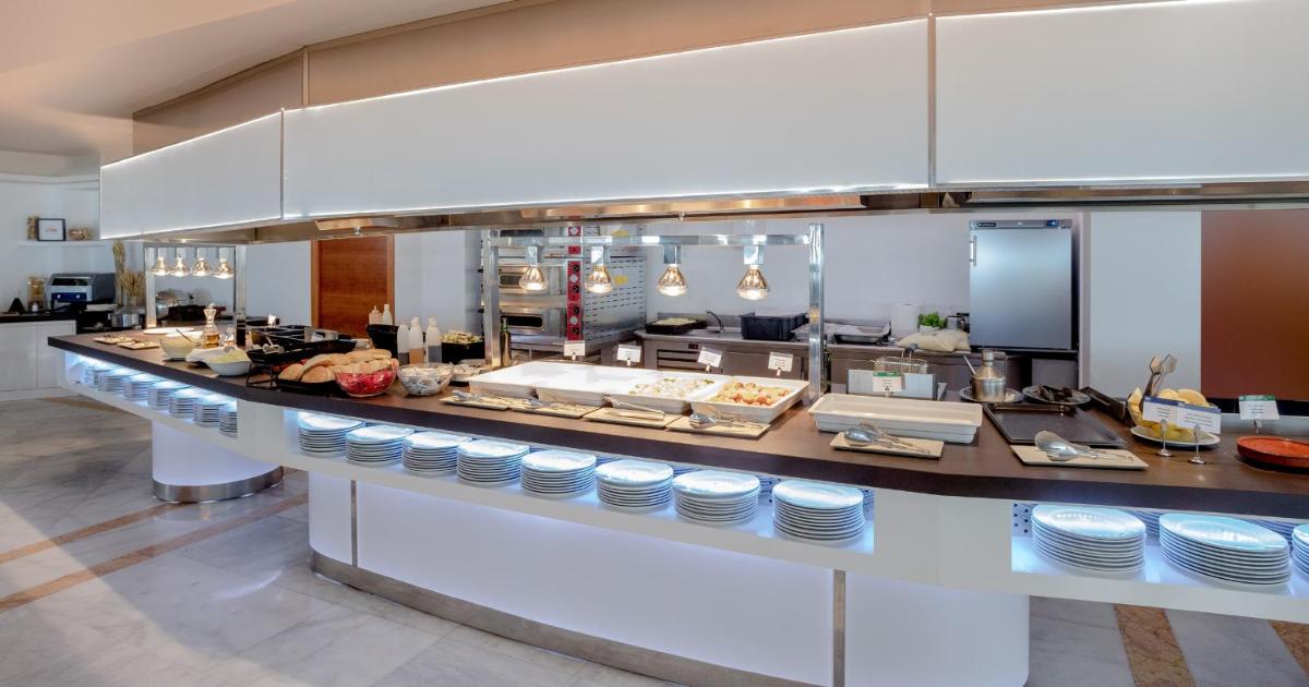 Comida en o cerca de este hotel