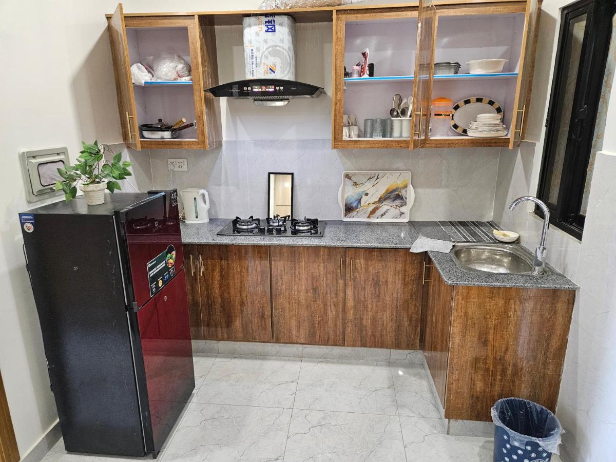StayNova - Transit Apartment near Motorways & Airport - Housity