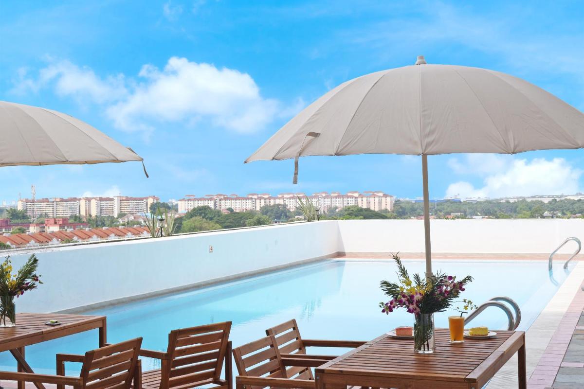 Crystal Crown Hotel Harbour View, Port Klang - Housity