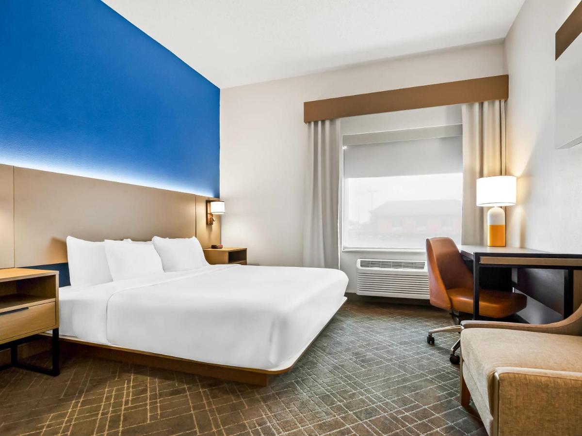 Comfort Inn & Suites O'Fallon - St Louis Area - Housity