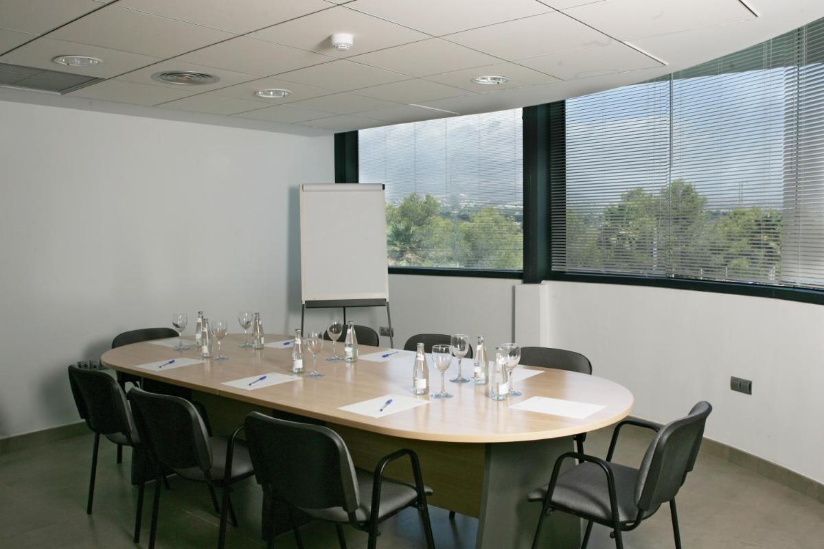 Zona business o sala de conferencias en Hotel Deloix 4* Sup