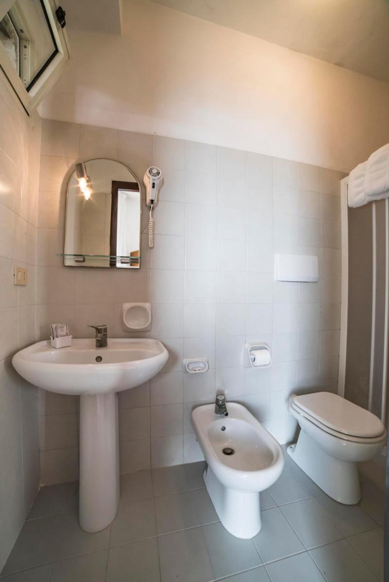 Hotel Isola Bella - Housity