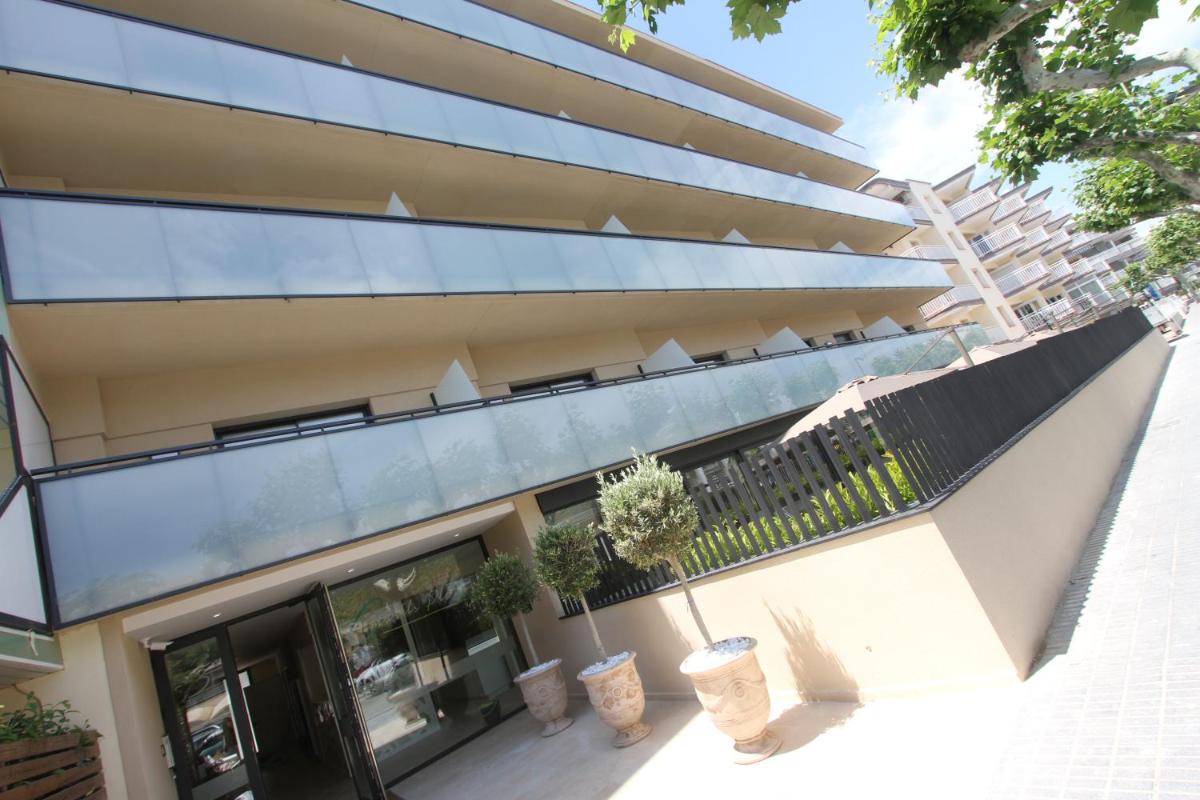 Apartamentos Cambrils Playa Spa - Housity