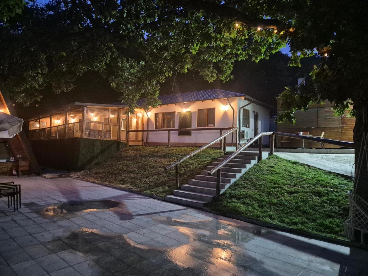 Popas Momaia - Housity