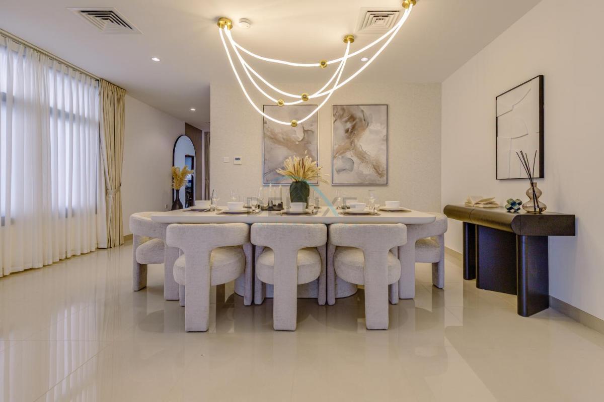 Stunning Sea Views from the Private Pool, Mins Away from Pristine Beaches and Key Fujairah Attractions, Sharm Al Dana Villa, Fujairah by Deluxe Holiday Homes - Housity