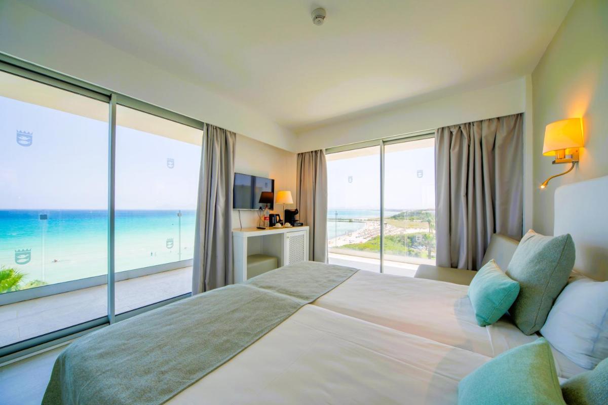 Cama o camas de una habitación en Playa Esperanza Resort Affiliated by Meliá