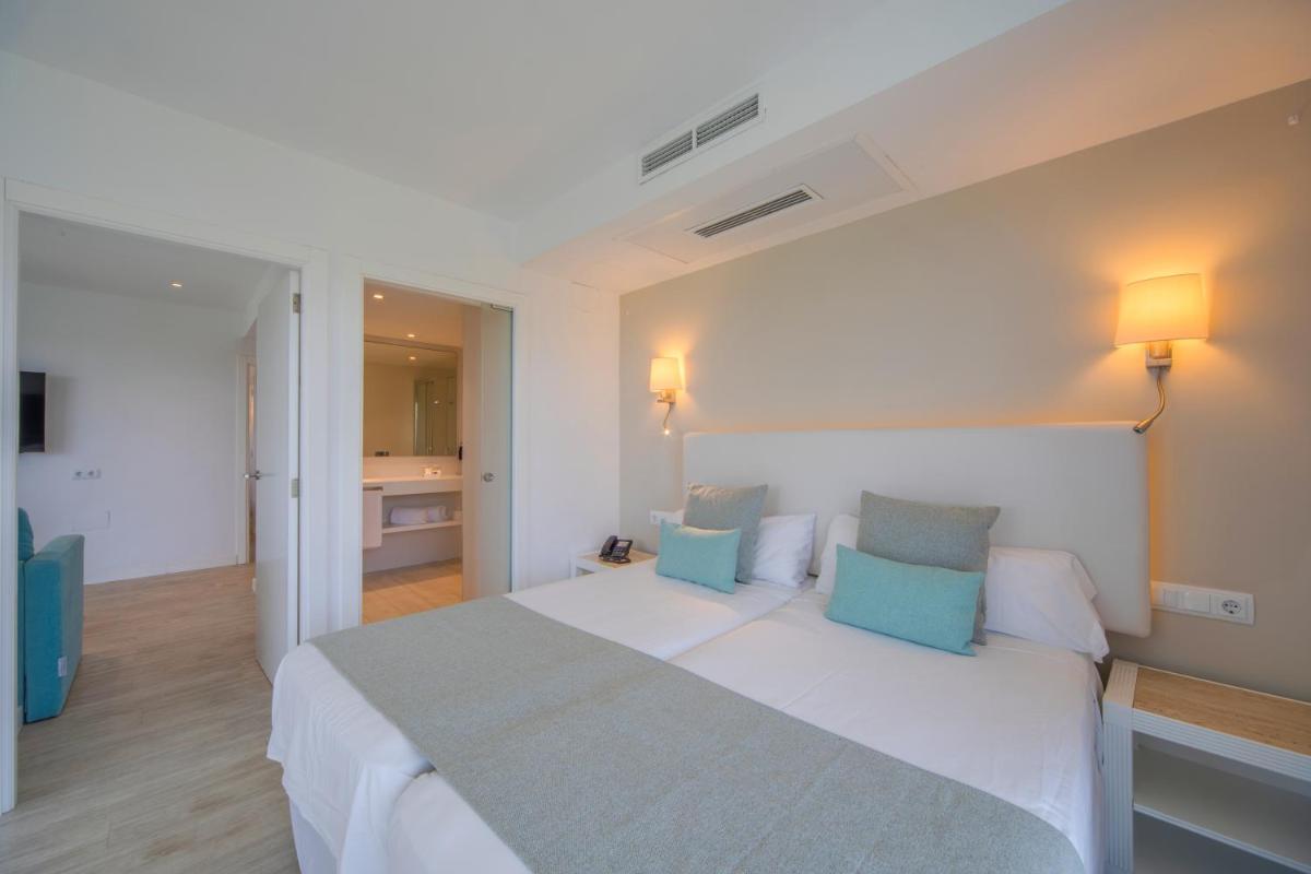 Cama o camas de una habitación en Playa Esperanza Resort Affiliated by Meliá