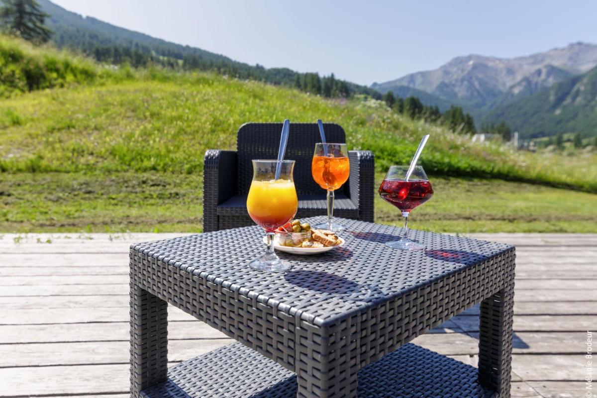 Vue générale sur la montagne ou vue sur la montagne depuis l'hôtel