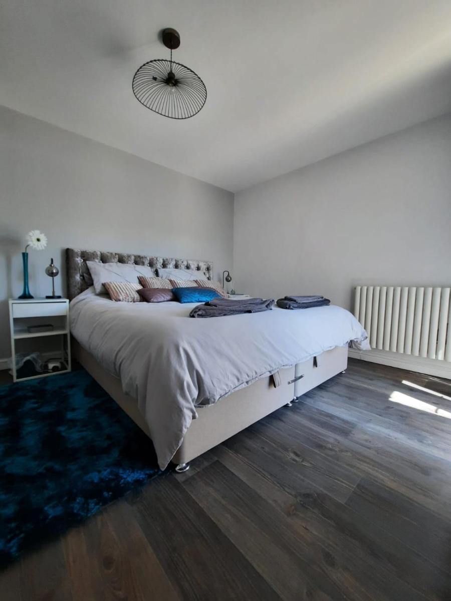 Modern Medway Bungalow - 3BR Garden & Free Parking, Kent - Housity