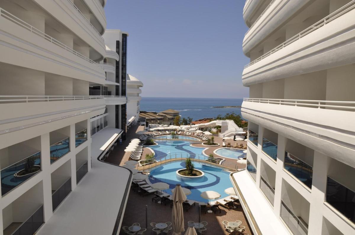 Laguna Beach Alya Resort & Spa - Housity