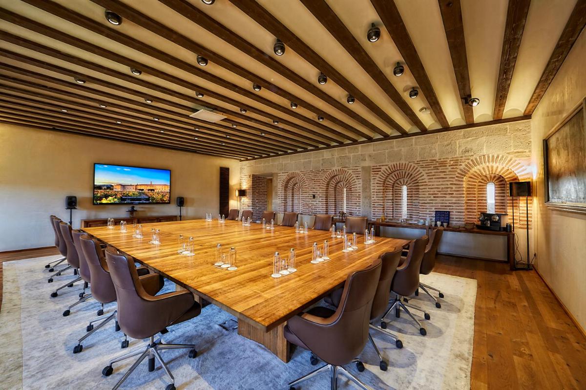 Una televisión o centro de entretenimiento en Abadia Retuerta LeDomaine