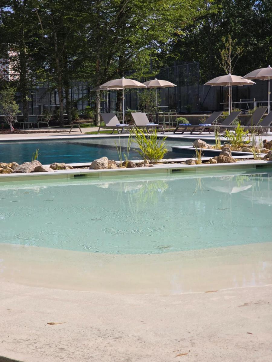 Piscine de l'établissement Château D'artigny ou située à proximité