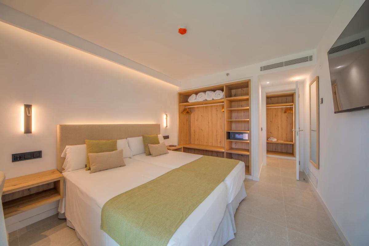 Cama o camas de una habitación en Playa Esperanza Resort Affiliated by Meliá
