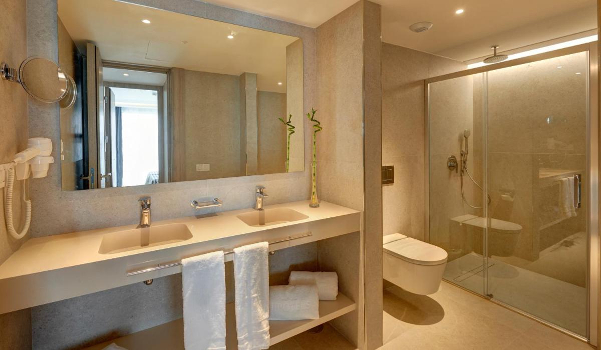 Un baño de Hipotels Bahia Cala Millor - Adults Only