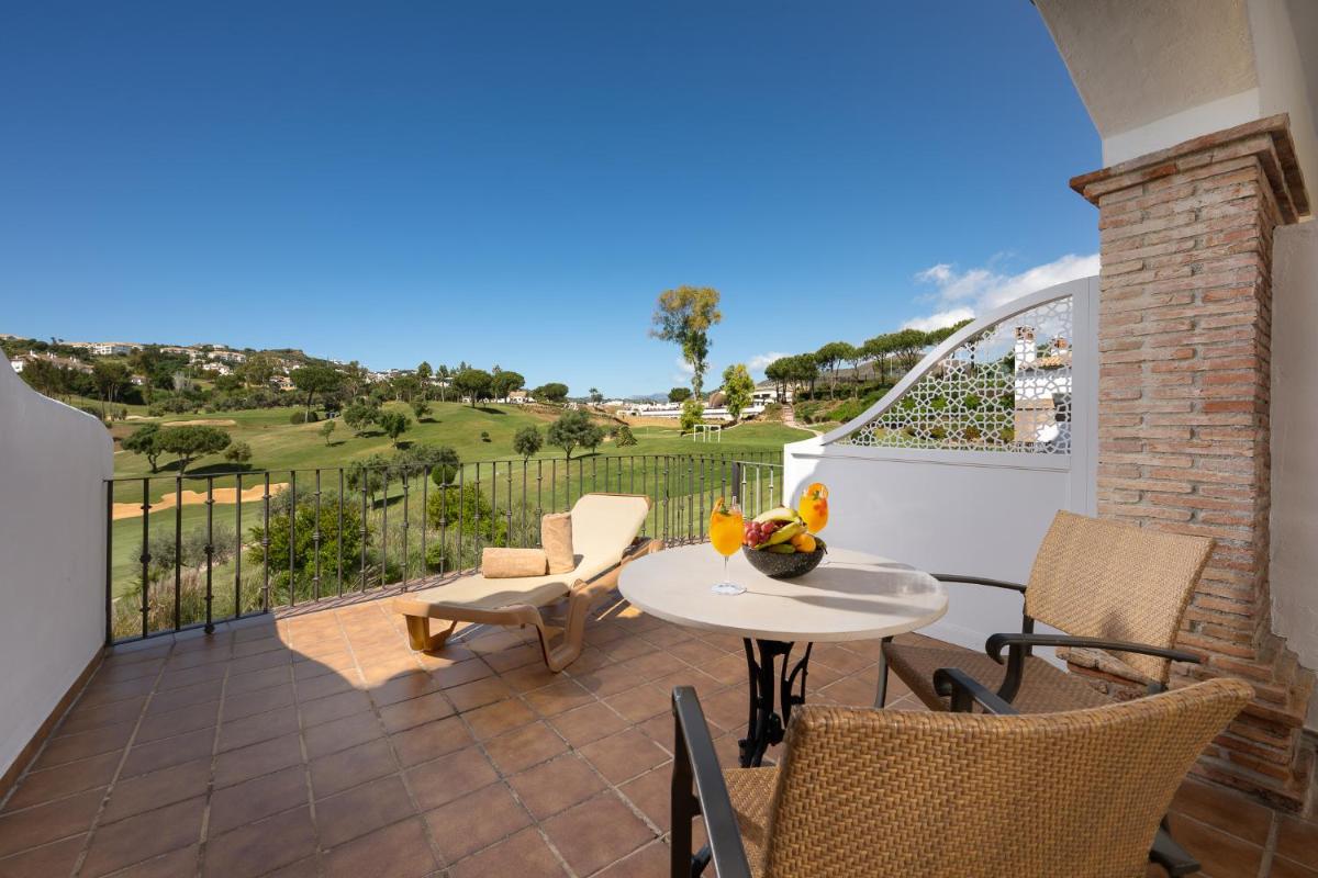 Un balcón o terraza de La Cala Resort