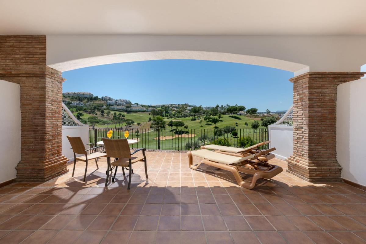 Un balcón o terraza de La Cala Resort