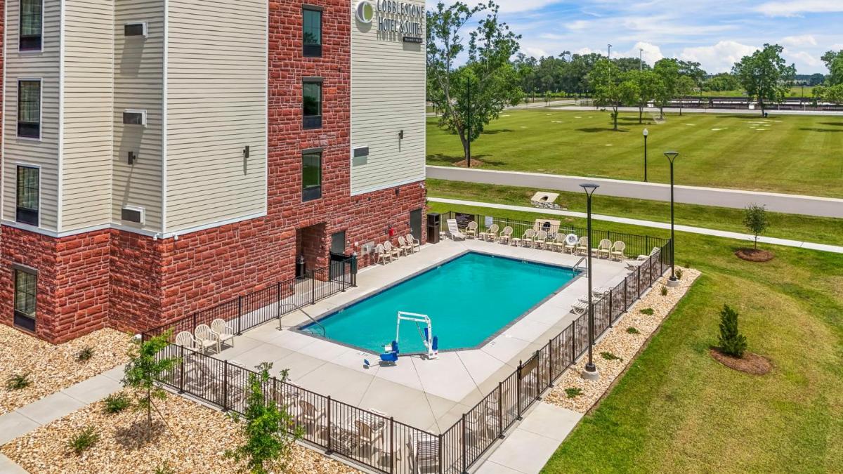Cobblestone Hotel & Suites - Foley - Housity
