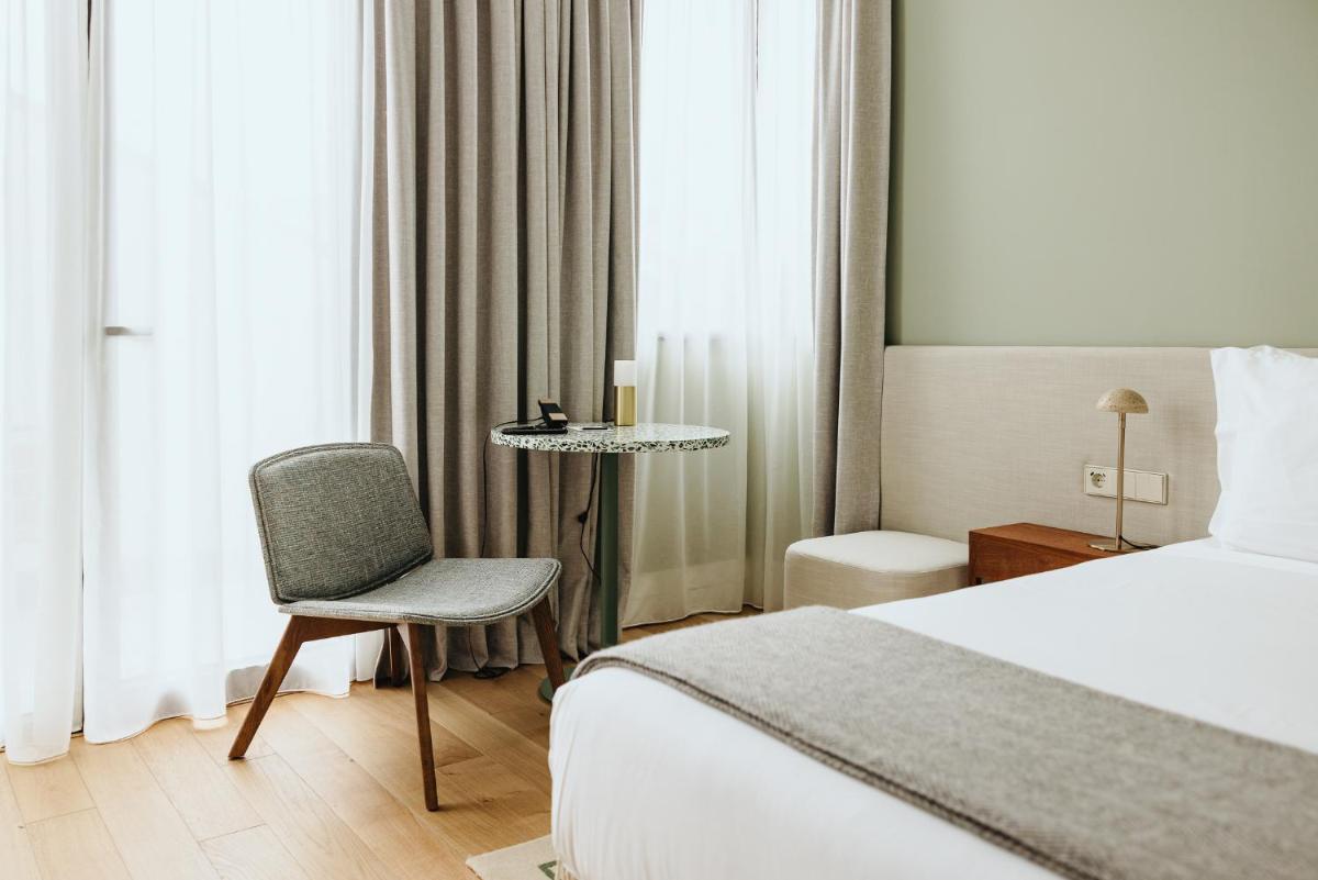 Uma cama ou camas num quarto em NINE DOTS Azorean Art Boutique Hotel