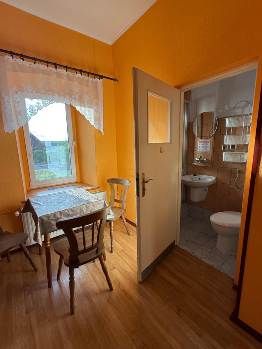 Noclegi pracownicze Mitarbeiterunterkünfte Employee accommodation - Housity