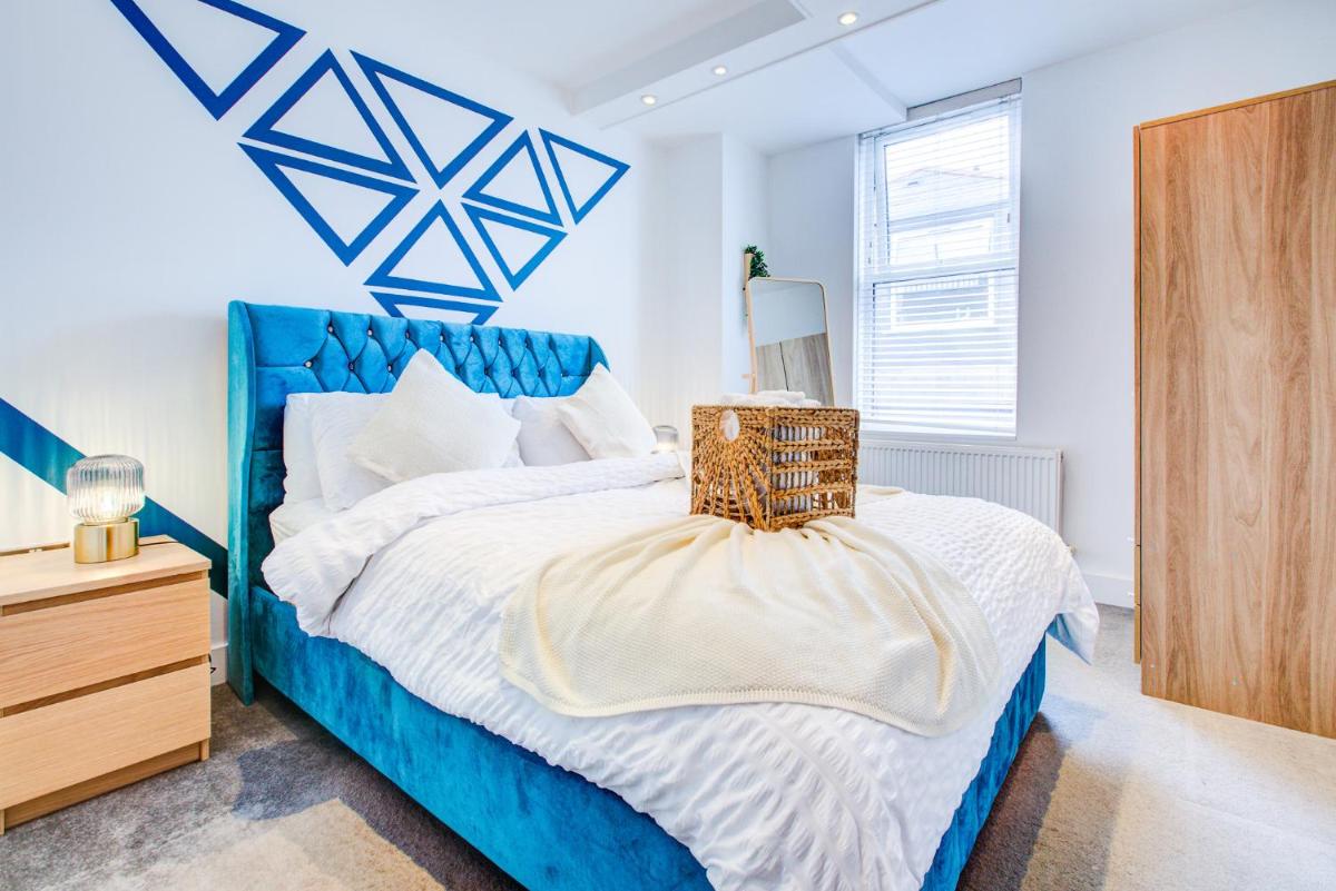 Stylish 1 Bedroom Apartment, High St. Sutton, Free Parking - Housity