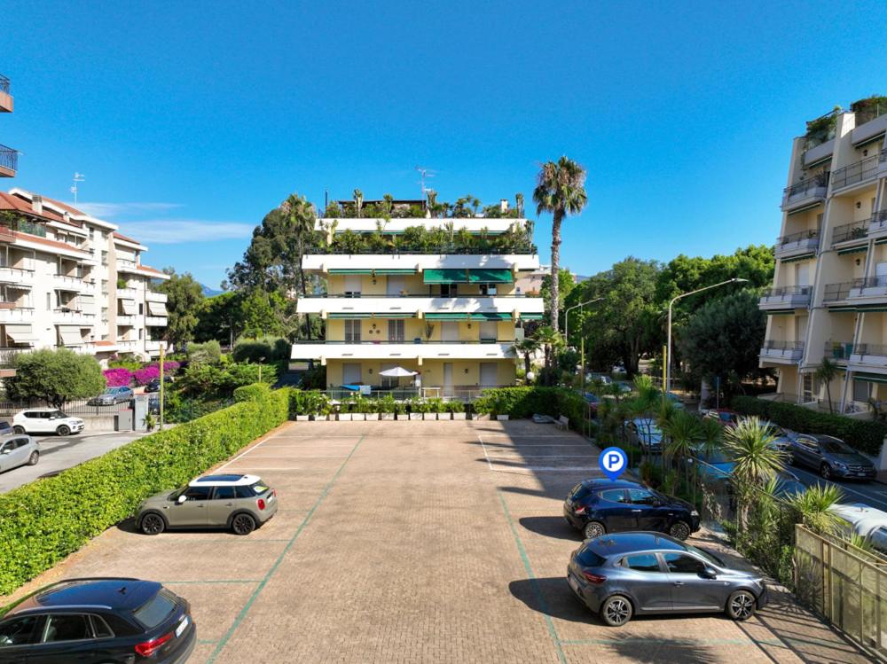 Splendido trilocale vista mare Albenga - Housity