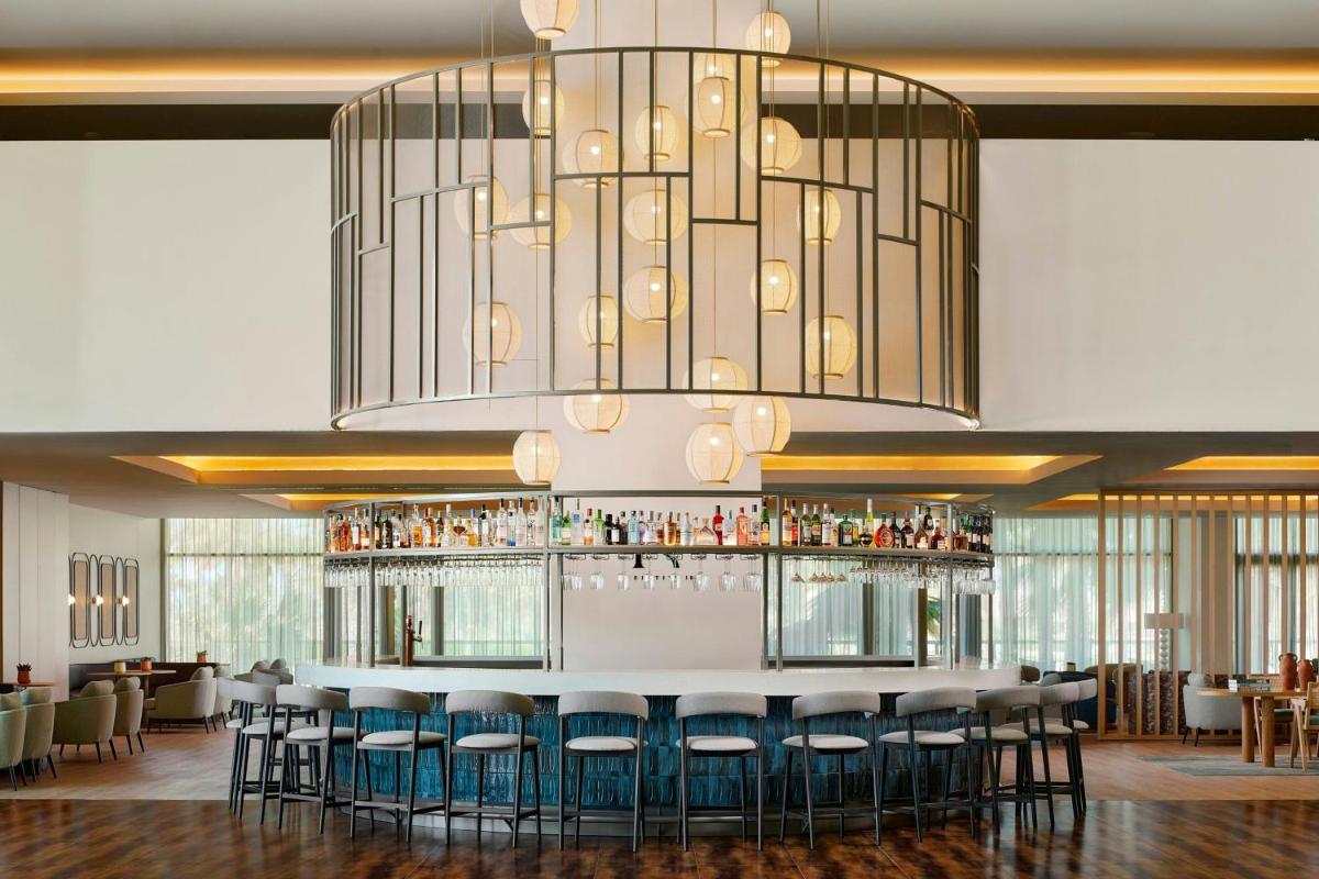 Um restaurante ou outro lugar para comer em Algarve Marriott Salgados Golf Resort & Spa