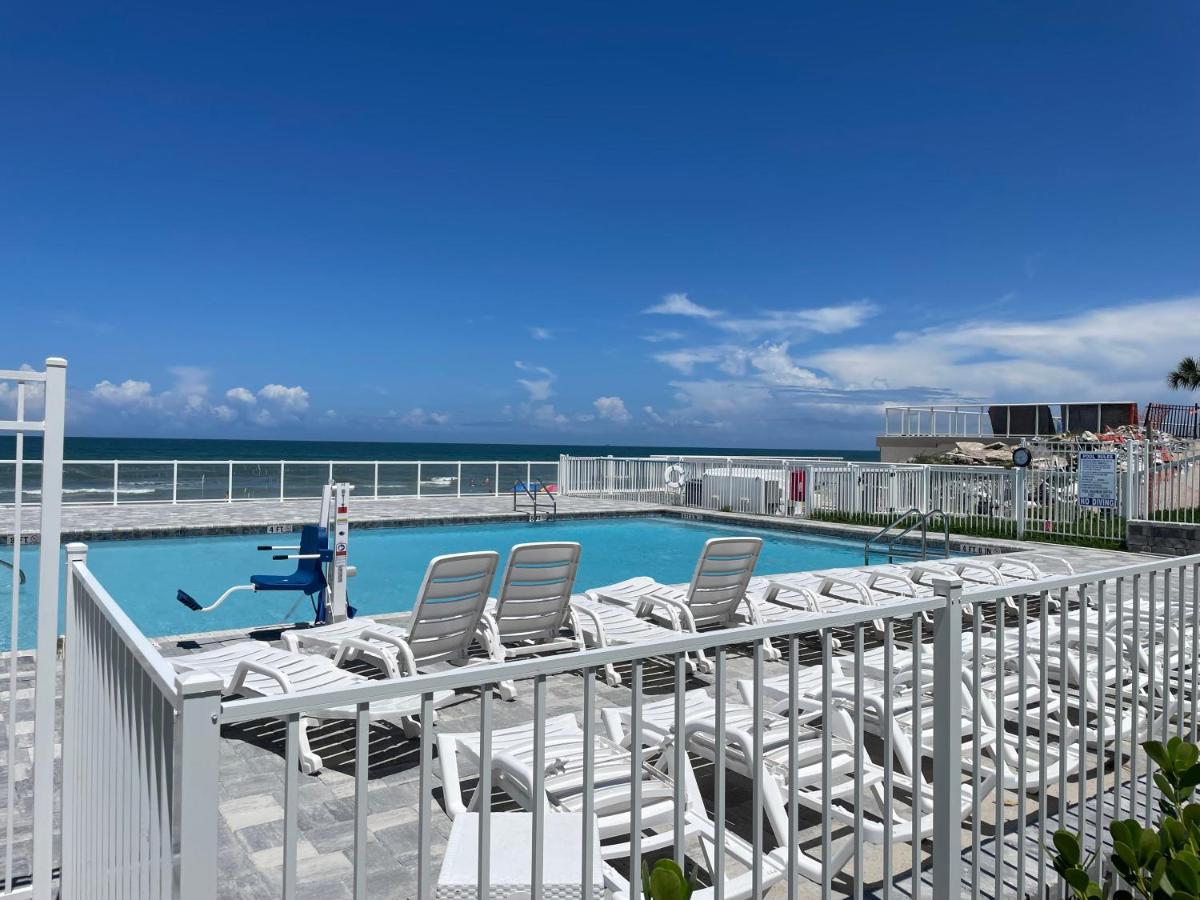 Ocean Views Retreat . Enjoy the Ocean View from your balcony - Housity