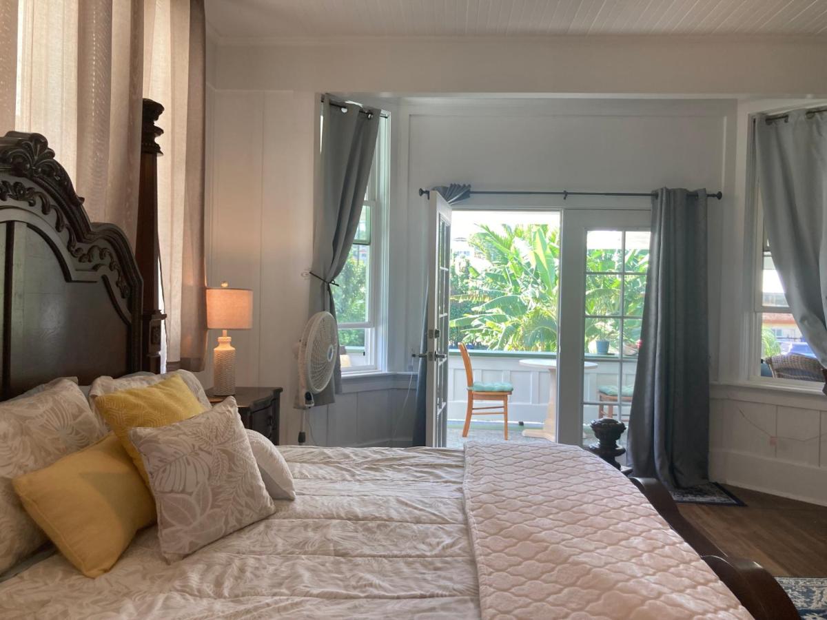 Hilo Bay Oceanfront Bed and Breakfast - Hizvo