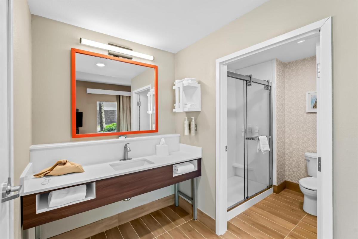 Hampton Inn & Suites Corpus Christi I-37 - Navigation Boulevard - Housity